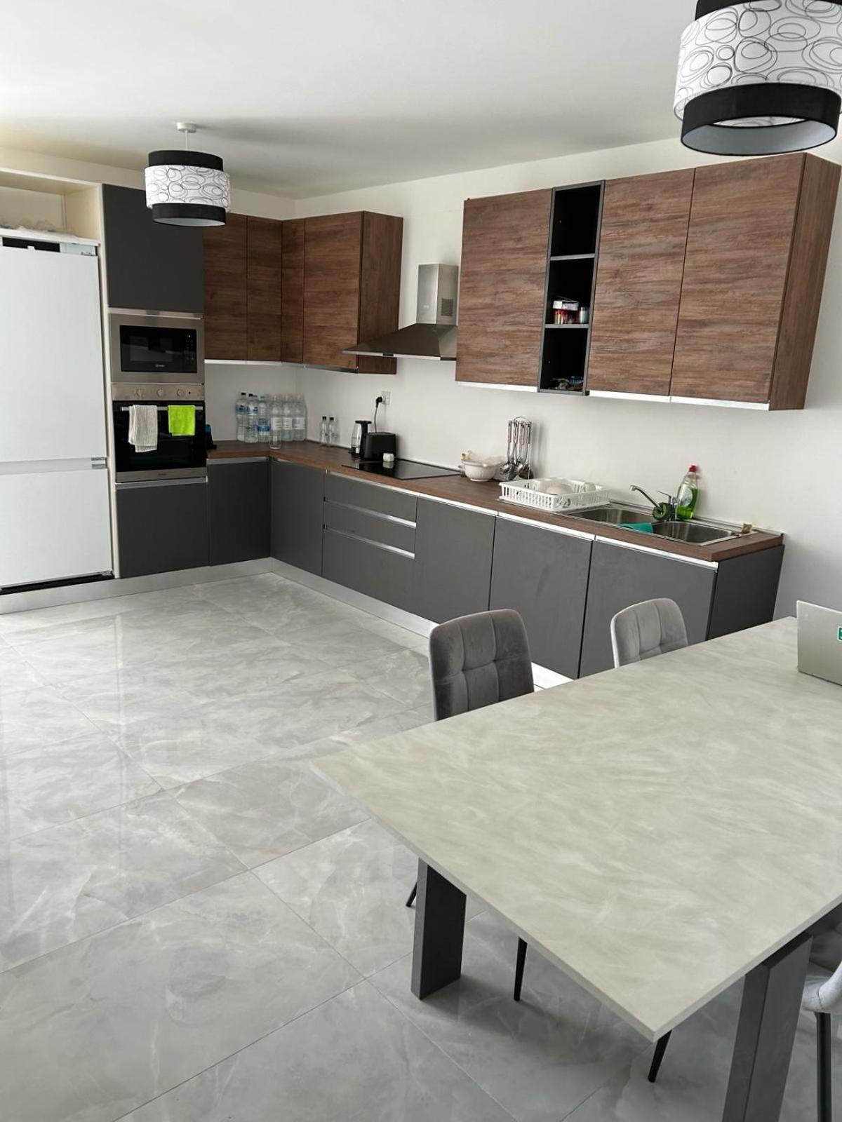 Bright 2 Bedroom Flat In Sliema! Стая снимка